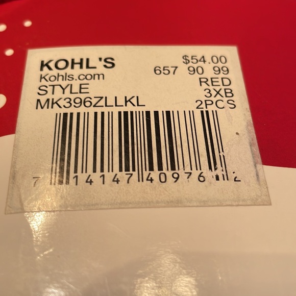 SOLD.  Disney Men’s 2 piece sleep set. - Picture 10 of 10